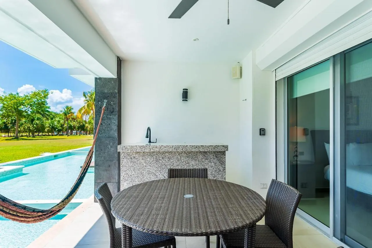 Mareazul Beach Front Condos At Playa Del Carmen